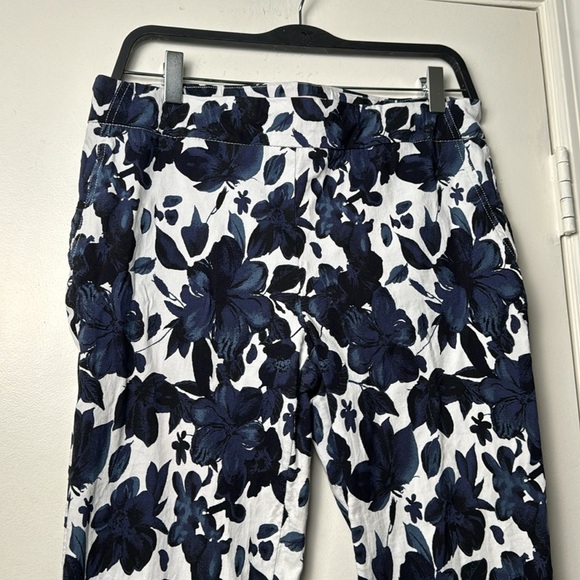 Eliane Rose Elastic Waistband Blue Floral Stretchy Capri Pants Size 12 - Picture 2 of 6